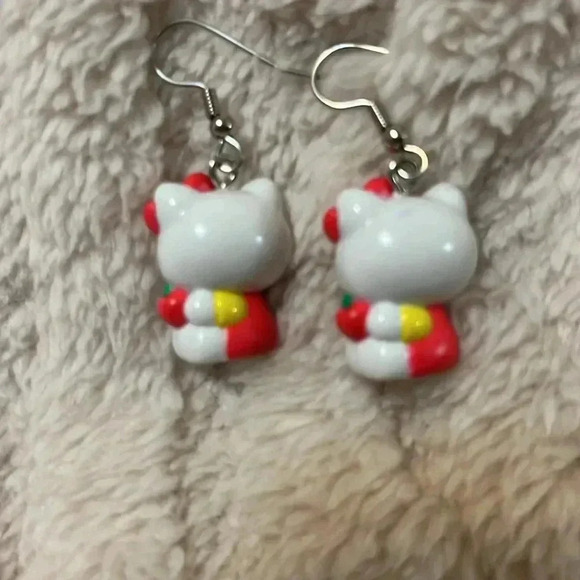 Hello kitty earrings - Picture 2 of 3